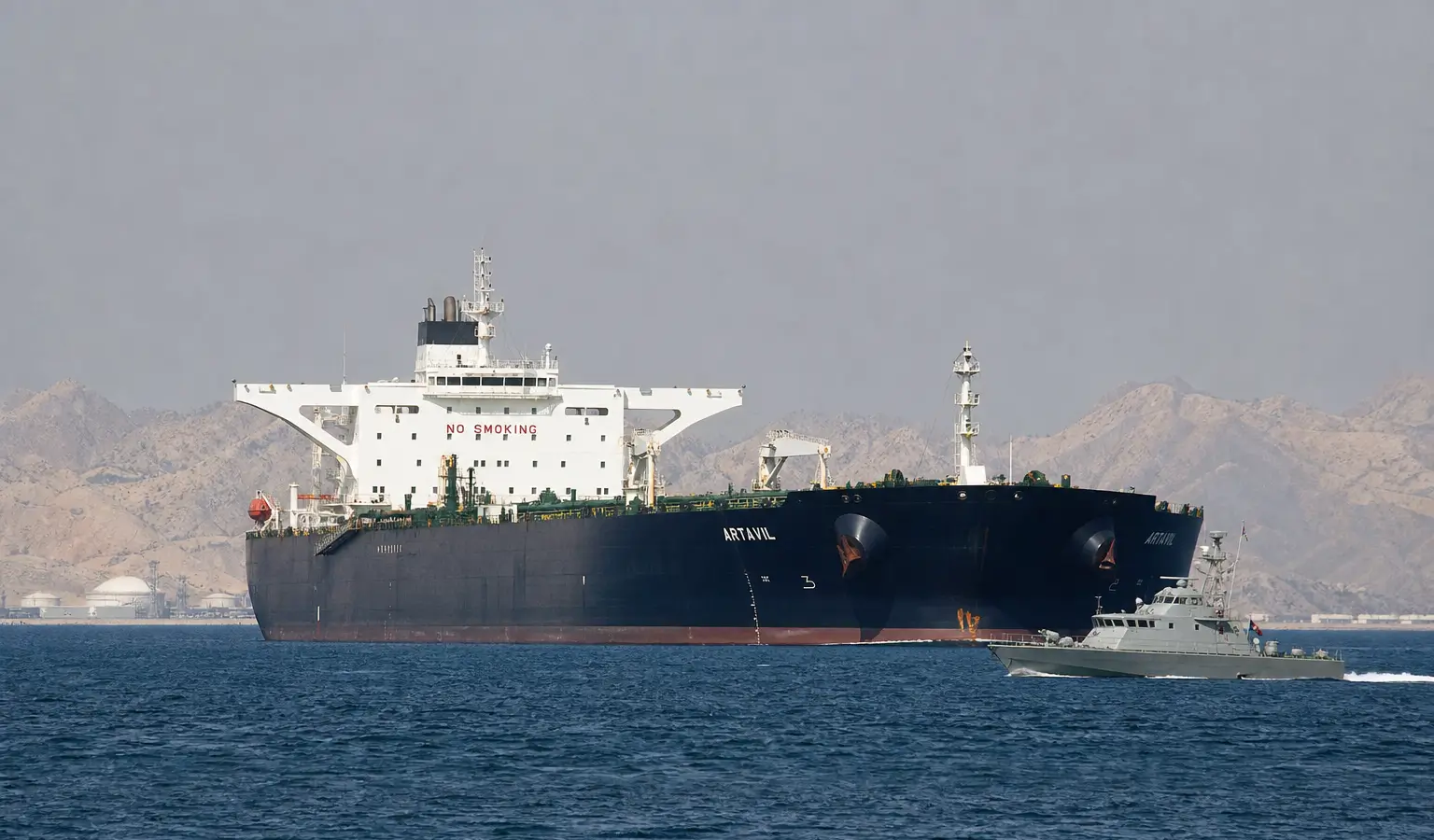 Olieprijs stijgt boven $70 na spanningen tussen VS en Iran bij Straat van Hormuz